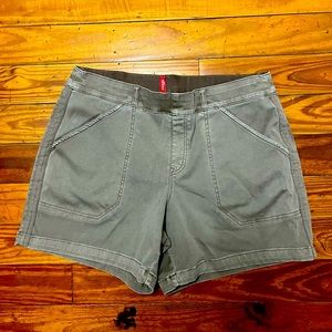 Spanx Stretch Twill Shorts 6” XL “Cedar”